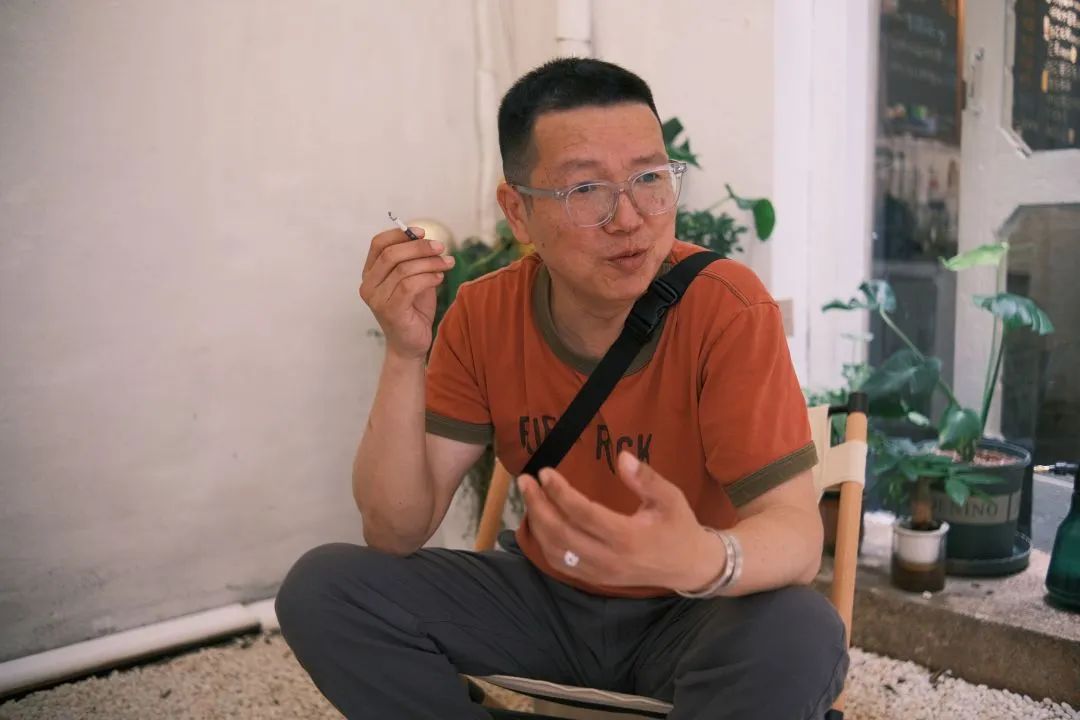 DƬ